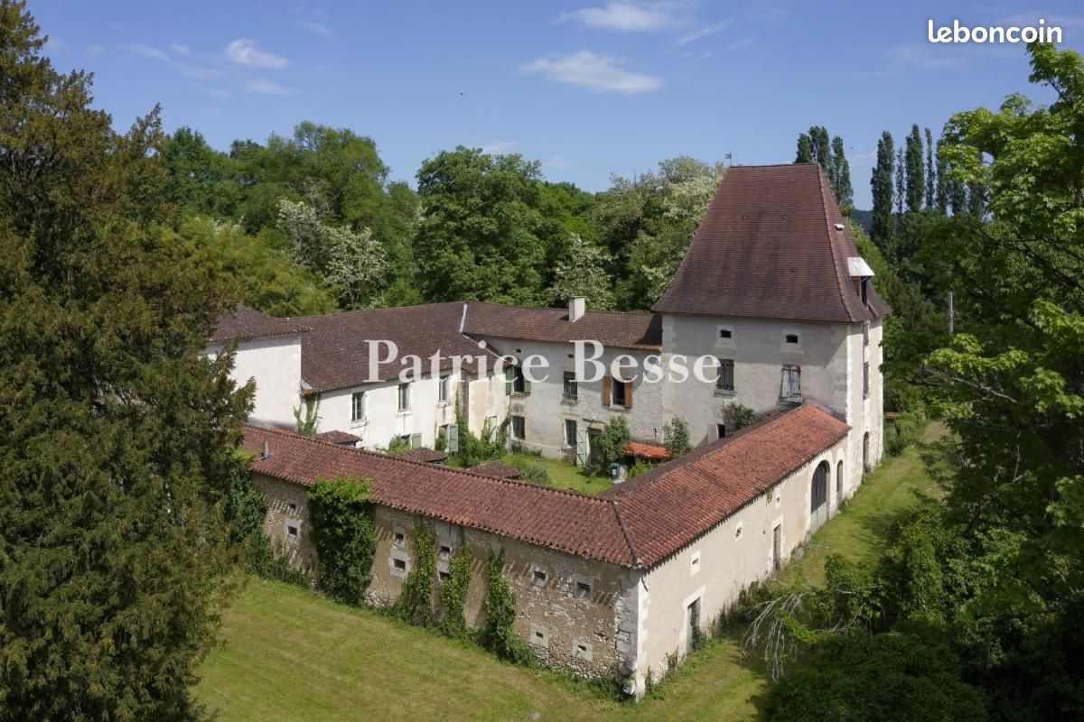 Maison 17 pièces 633 m² · à Saint-Astier · 633 m² · 395 000 €