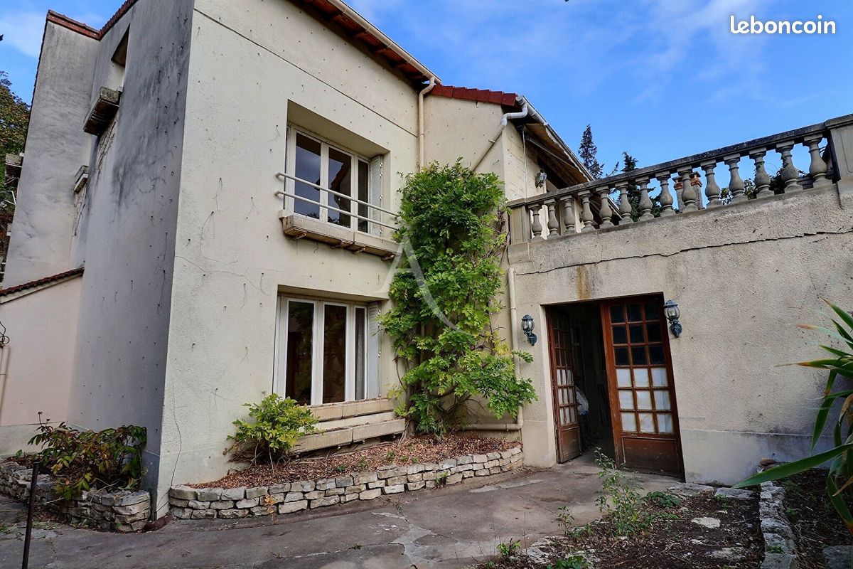 Maison 9 pièces 183 m² · au Mesnil-le-Roi · 183 m² · 550 000 €