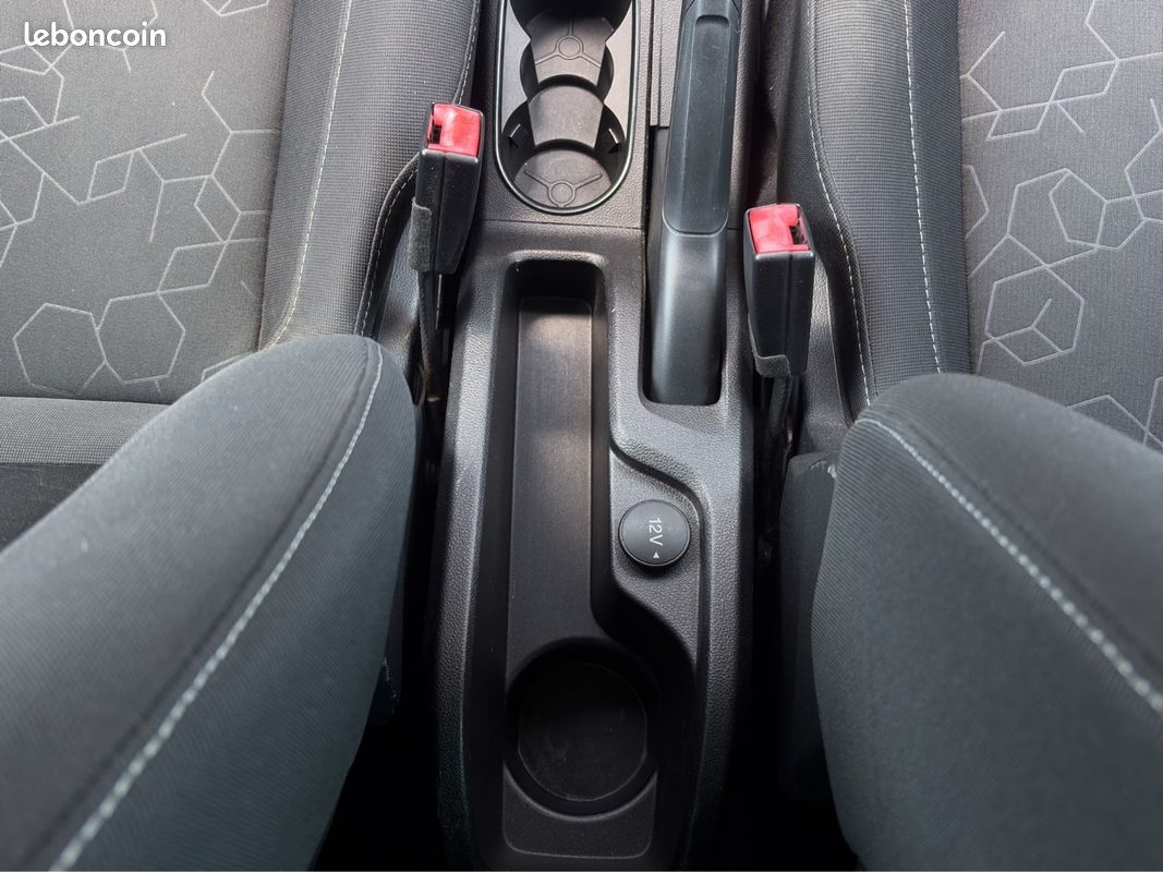 FORD B-MAX 1.5 TDCi 75 SS Titanium (image 18)