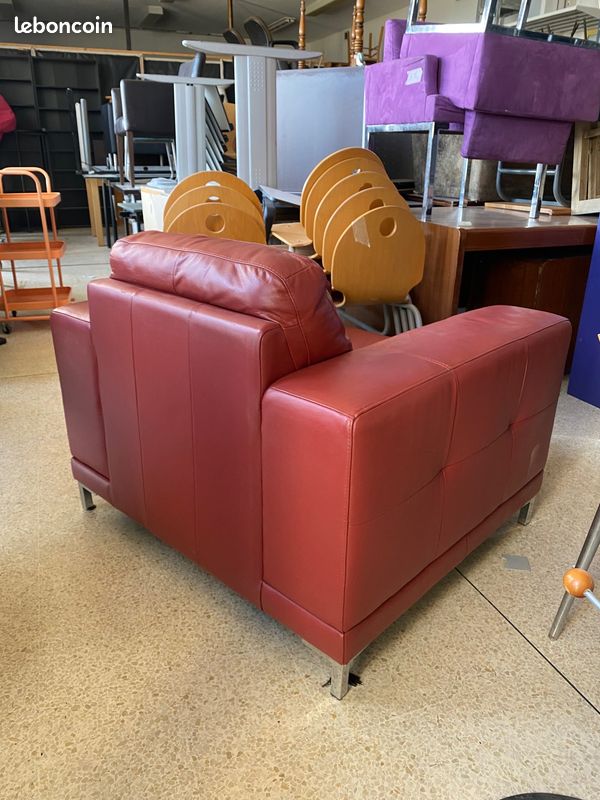 Fauteuil rouge (image 2)