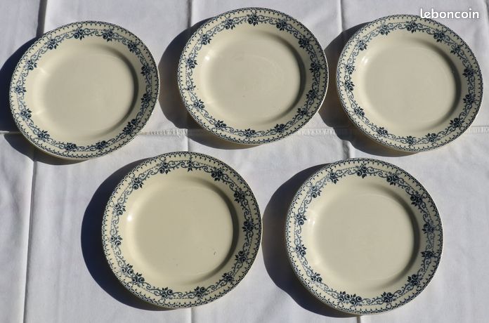 Assiette Creuse Ancienne En Faïence Terre De Fer HBC, Choisy Le Roi Modele Floreal Assiette Creuse Ancienne En Faïence Terre De Fer HBC, Choisy Le Roi Modele Floreal