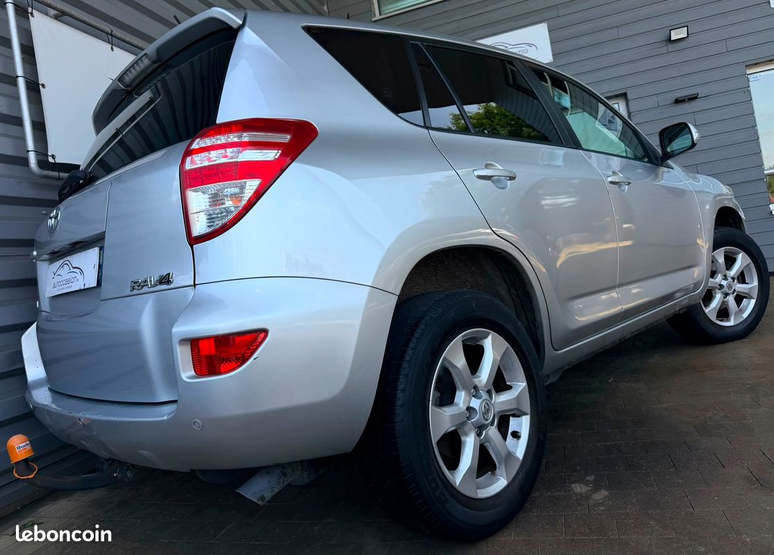 Toyota Rav4 Life 121 000Km 2.2 150 1Er propriétaire / Carnet OK / Radar Ar / Régulateur de vitesse / Clim /… (image 3)