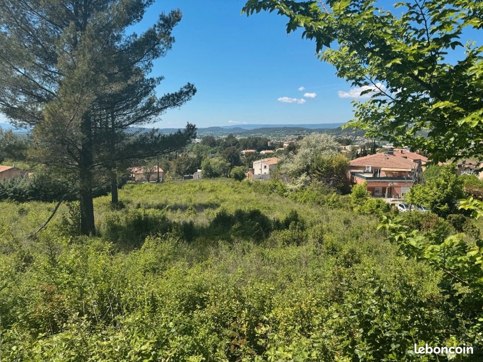 Terrain 1 931 m² Apt · 130 000 €