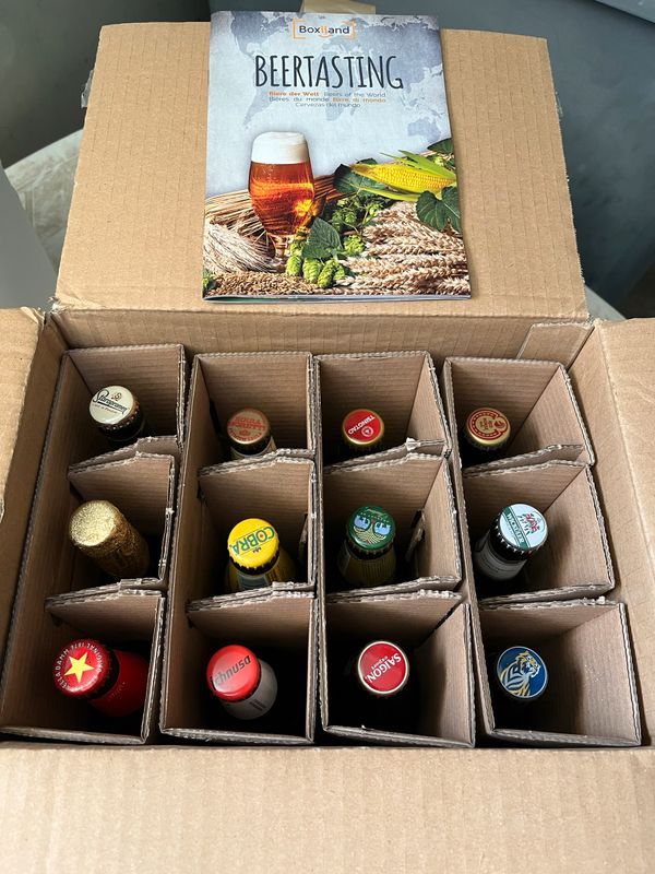 Boxiland - Pack de 12 bières du monde - Livré dans une boîte