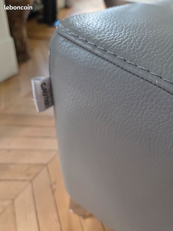 Canapé Gautier 3 places en cuir gris + pouf repose pied (image 6)