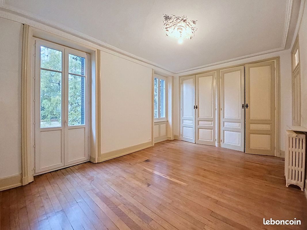 Appartement 6 pièces 140 m² · à Bourg-en-Bresse · 140 m² · 1 150 €/mois