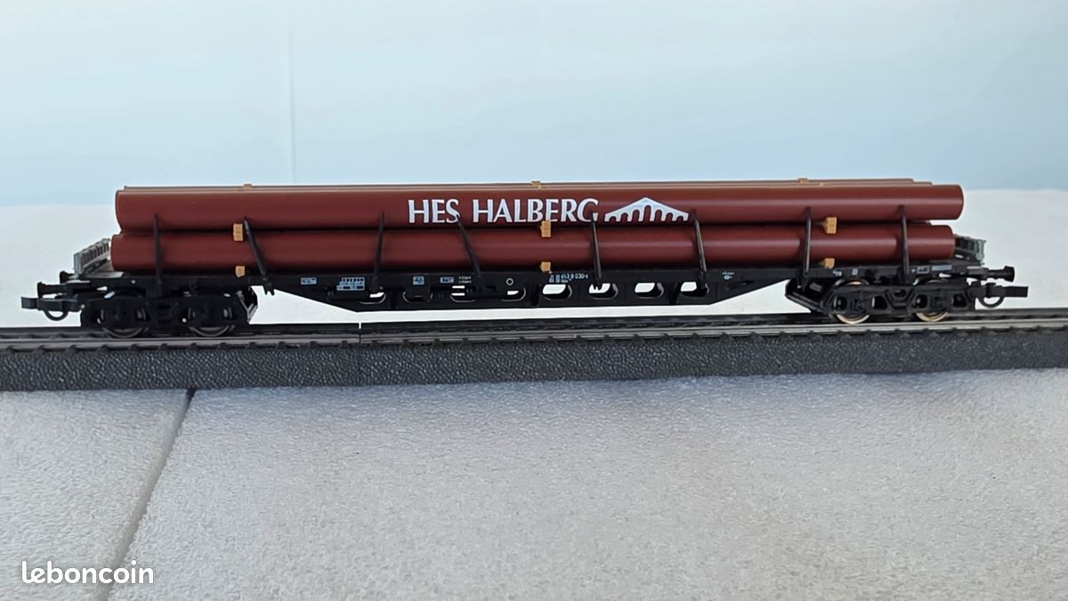 Roco H0 - Wagon plat de marchandises à 4 essieux, chargés de tuyaux avec l'inscription "HES Halberg" (image 7)