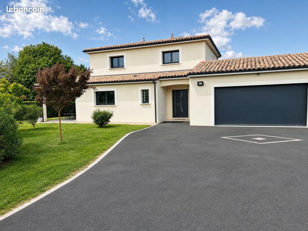 Maison 6 pièces 234 m² · à Écoyeux · 234 m² · 522 500 €
