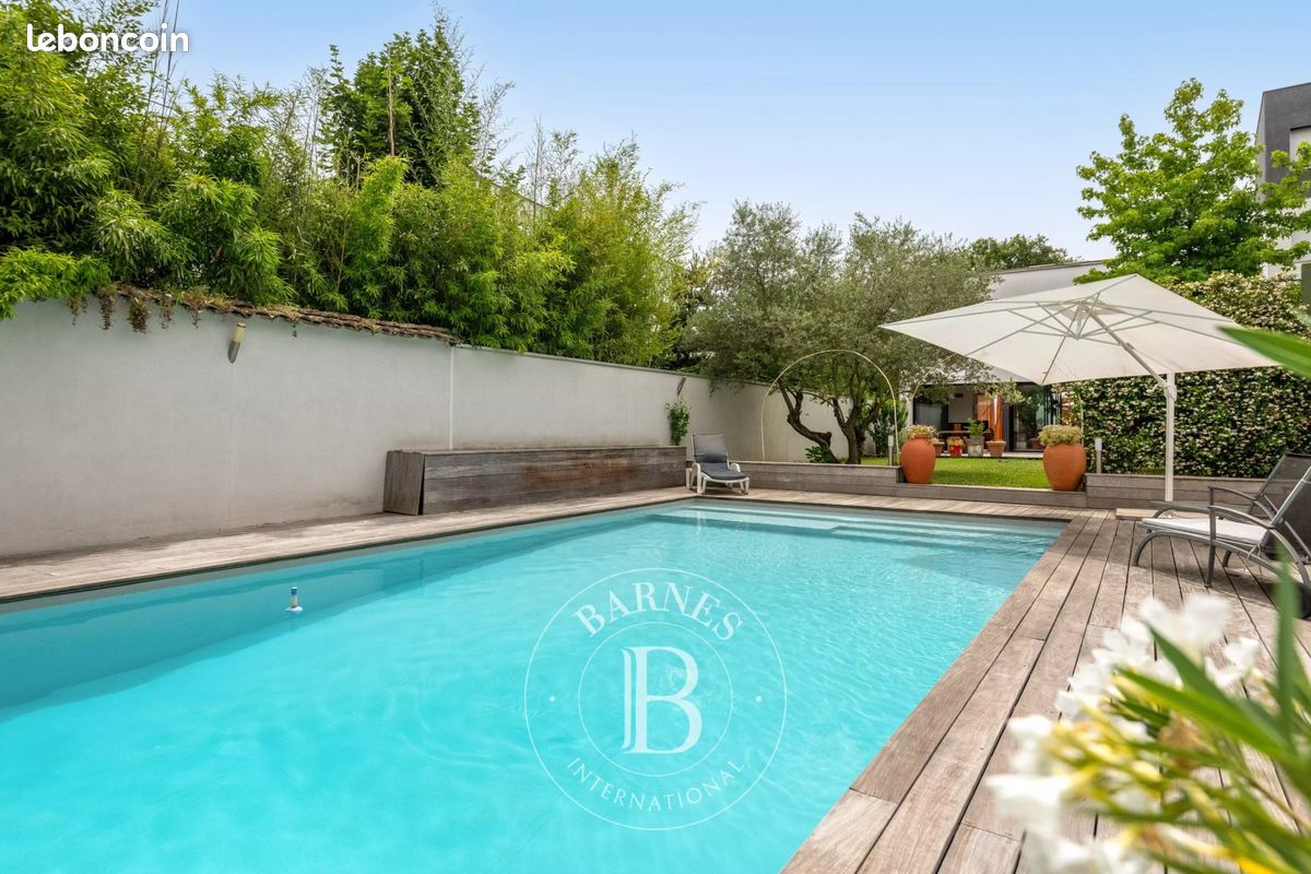 Maison 9 pièces 242 m² · à Chassieu · 242 m² · 850 000 €