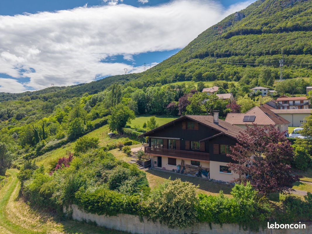 Maison 6 pièces 164 m² · à Collonges · 164 m² · 520 000 €