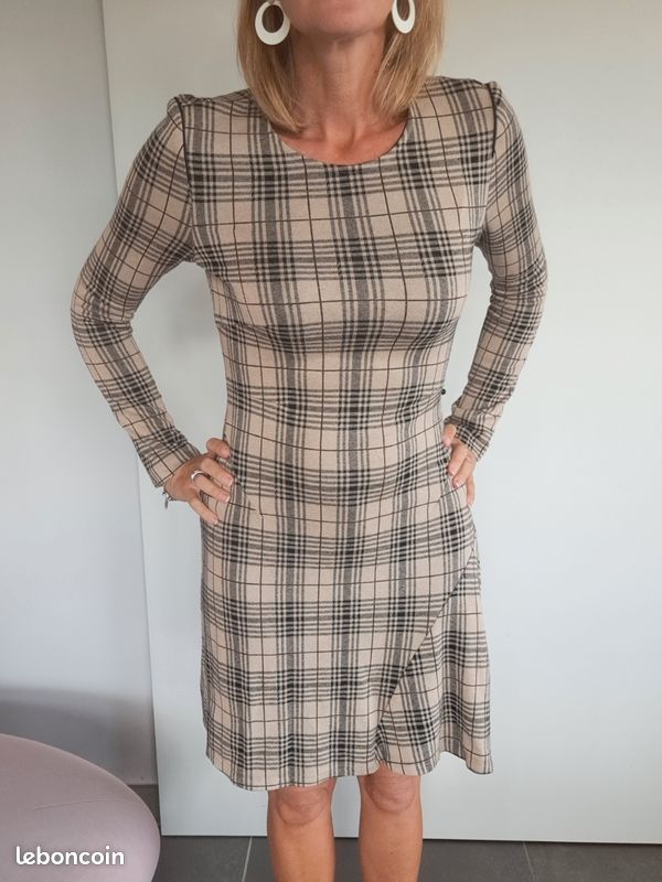 Robe Femme Taille 38 - Neuf Sans étiquettes - Comme Neuve - Coupe Régulière - Parfaite Pour Toutes Occasions