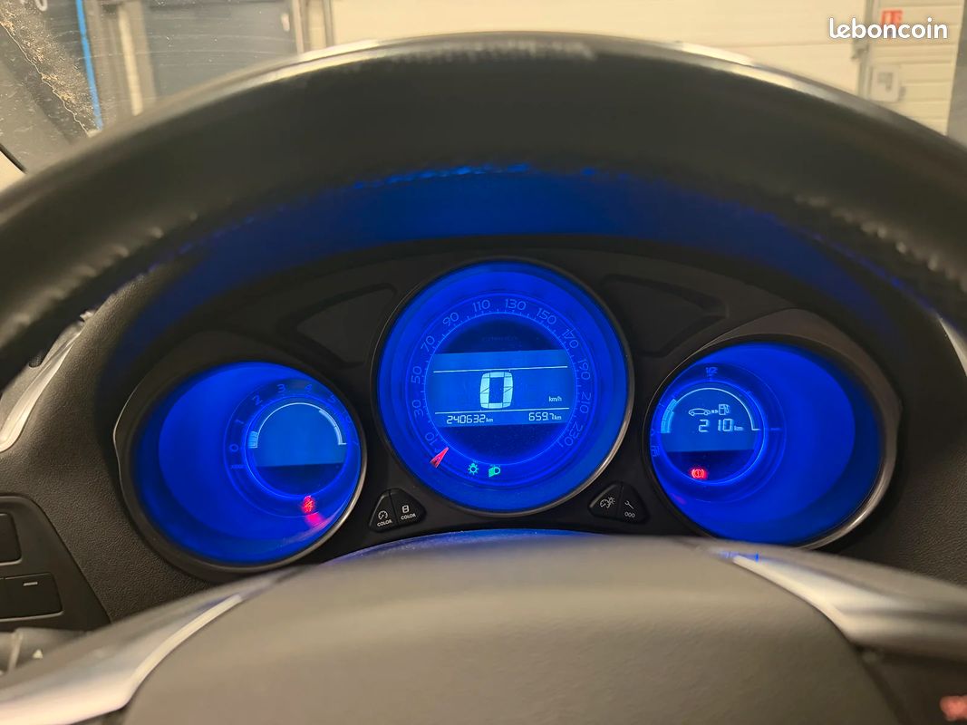 Citroën C4 1.6 HDI / ATTELAGE / CLIMATISATION (image 13)