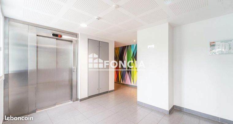 https://img.leboncoin.fr/api/v1/lbcpb1/images/bf/8e/8a/bf8e8adb5565eede052f1de59145a24c3b331903.jpg?rule=ad-image