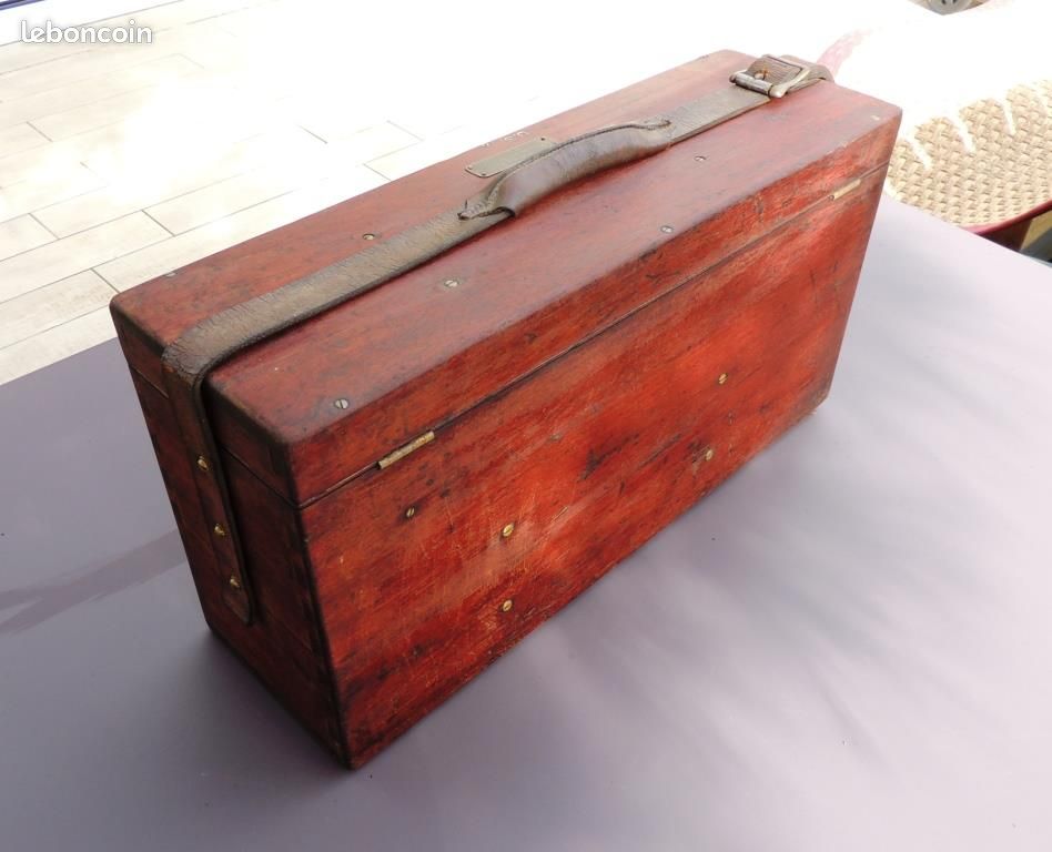 Beau coffre ancien en bois (image 2)