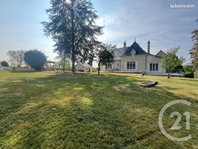 Maison 8 pièces 343 m² · à Availles-en-Châtellerault · 343 m² · 550 000 €