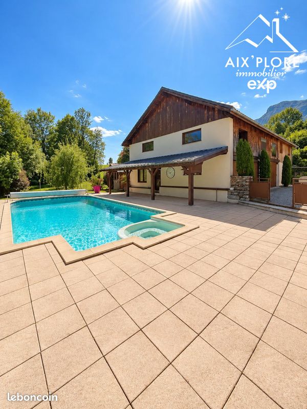 Maison 6 pièces 348 m² · à Albertville · 348 m² · 296 525 €
