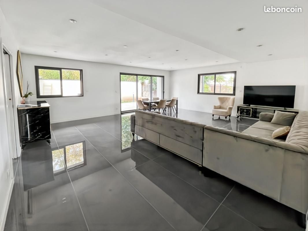 Maison 6 pièces 162 m² · à La Ville-aux-Dames · 162 m² · 1 700 €/mois