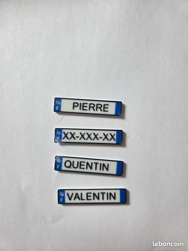 Porte-clés personnalisé en émail avec fleur de naissance et nom et Porte-clés personnalisé en émail avec fleur de naissance et nom et