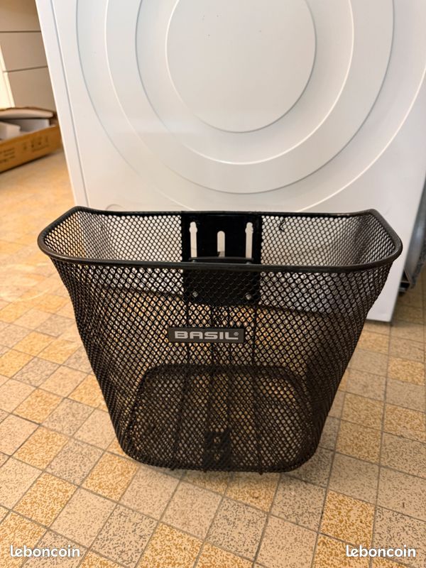 BASIL Panier de roue avant vélo 24 litres noir - Decatlhon (image 1)
