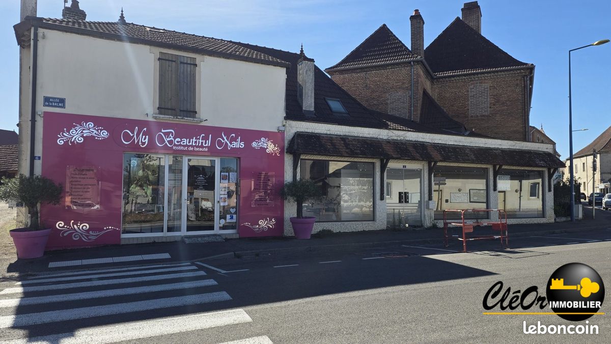 Immeuble 210 m² · à Saint-Germain-du-Bois · 210 m² · 238 500 €