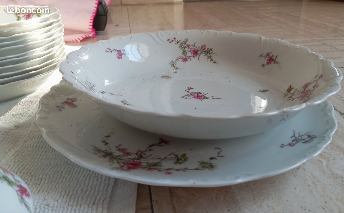 Service à vaisselle en porcelaine de Limoges motif floral (image 11)