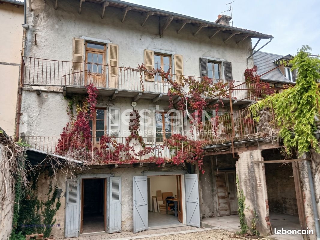Immeuble 8 pièces 278 m² · à Bort-les-Orgues · 278 m² · 15 500 €