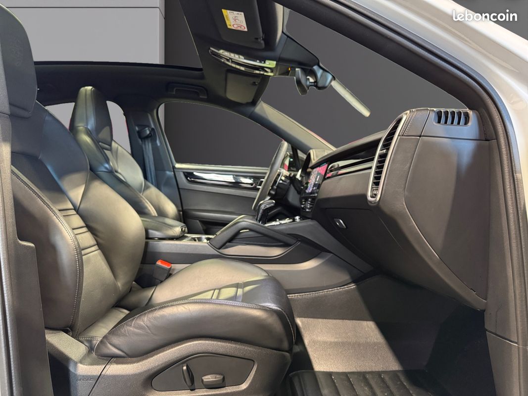 PORSCHE CAYENNE E-Hybrid 3.0 V6 462 ch Tiptronic BVA Platinum Edition Garantie 12 Mois Toit pano Pack Chrono Caméra 360 (image 11)
