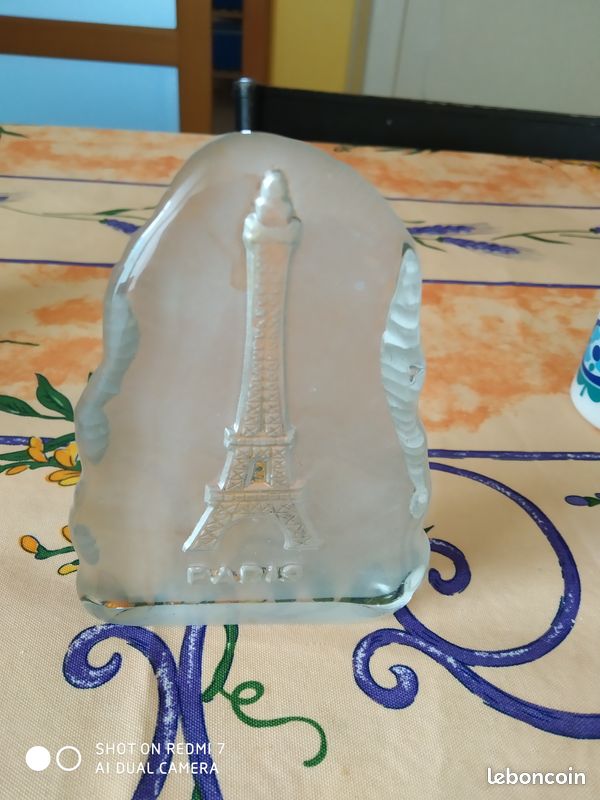 Tour Eiffel en verre opaque (image 1)