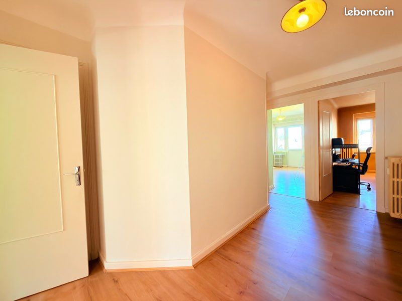 Appartement 3 pièces 75 m² · à Oyonnax · 74,6 m² · 99 000 €