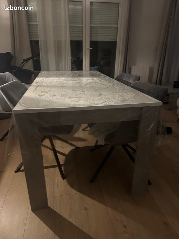 Table (image 3)