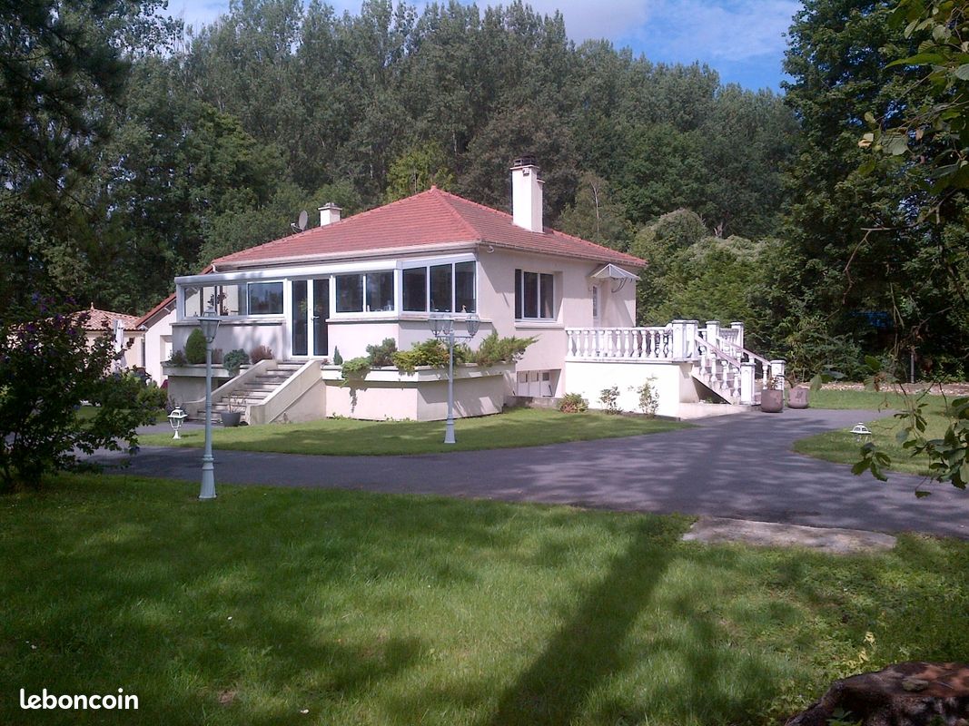 Maison 11 pièces 300 m² · à Lamorlaye · 300 m² · 995 000 €