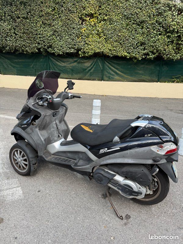 Piaggio MP3 400 LT (image 1)