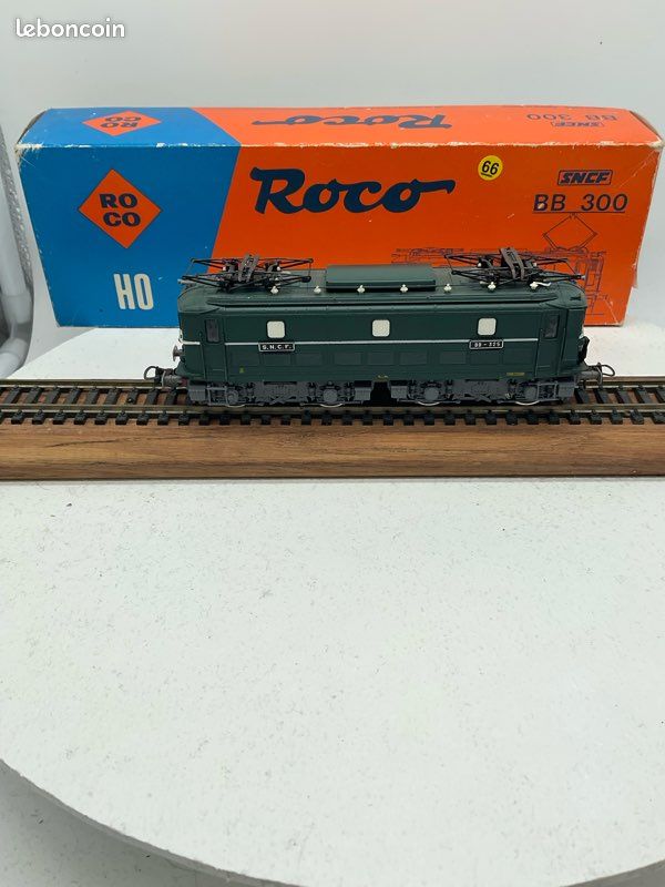 Locomotive électrique SNCF BB 300 Roco HO Ref 04170A
