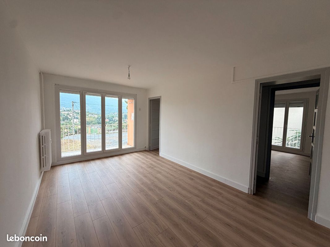 Appartement 5 pièces 80 m² · à Privas · 80 m² · 737 €/mois