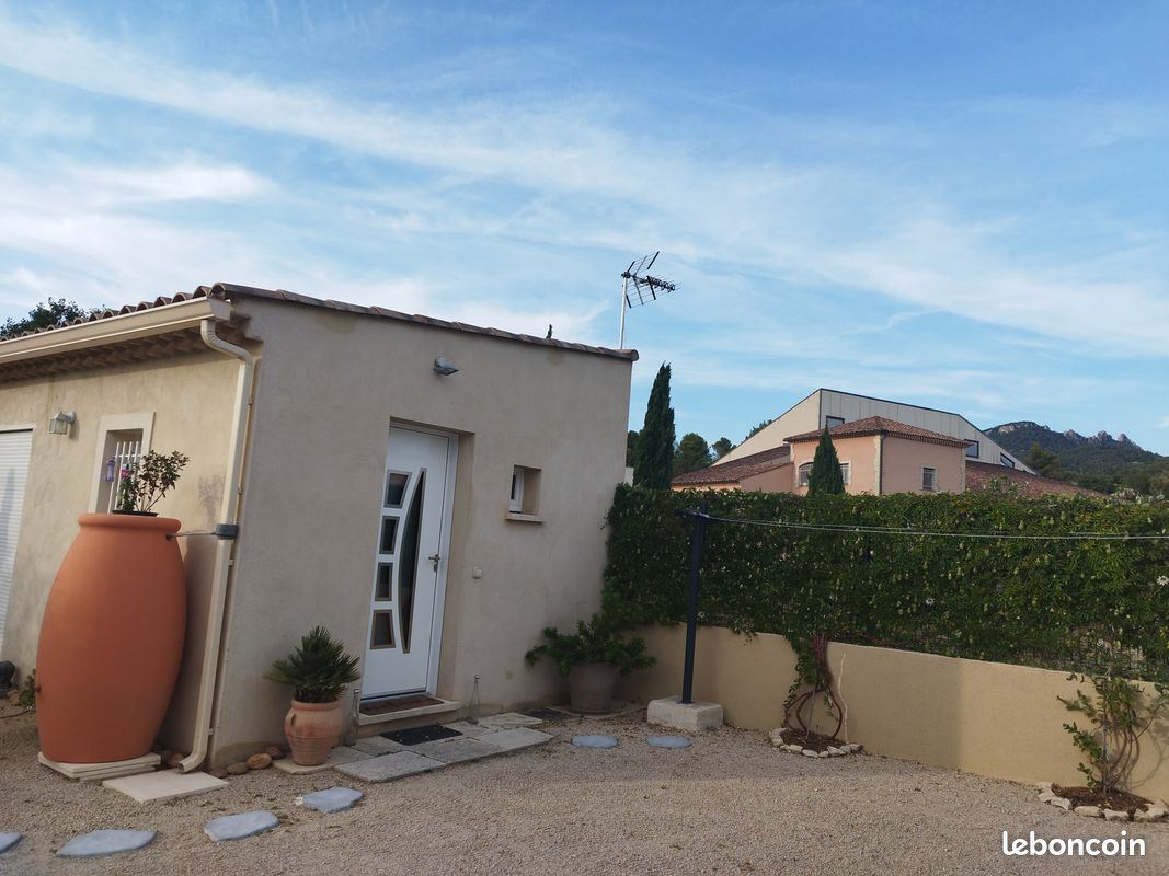 Appartement 1 pièce 27 m² · à Vacqueyras · 27 m² · 670 €
