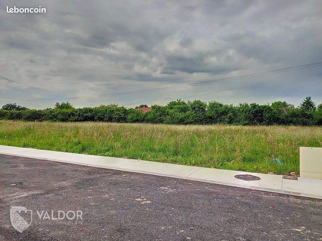 Terrain 1071 m² · à Marlieux · 1 071 m² · 133 000 €