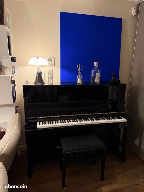 Piano droit Wilh. Steinberg P121E – Noir brillant – Excellent État - Année 2018 (image 2)