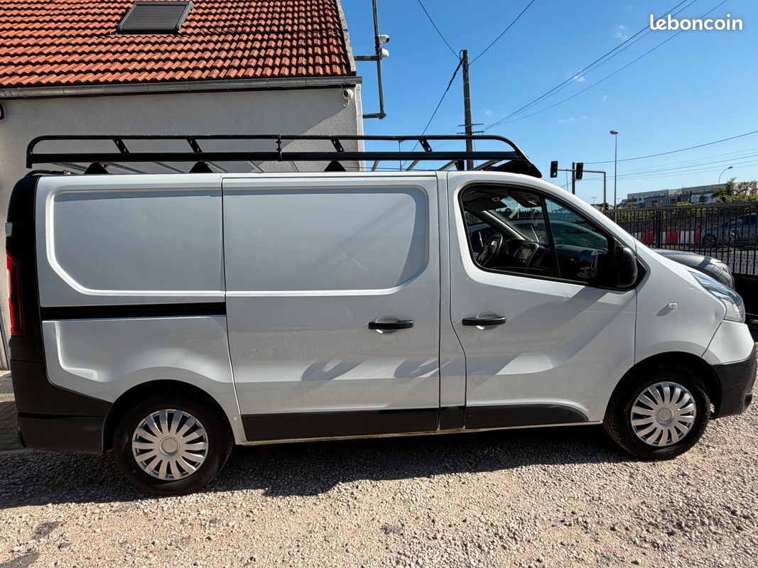 Renault trafic dci 120 cv grand confort 9900 ttc 8250 ht (image 8)