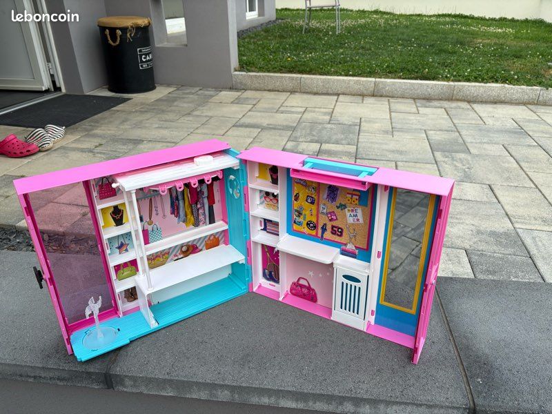 Dressing barbie (image 1)