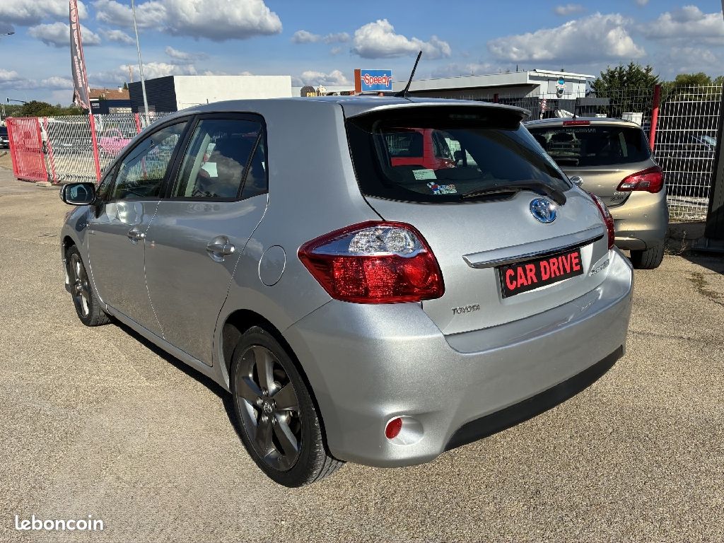 Toyota Auris Hybride 136h Dynamic 15 (image 4)