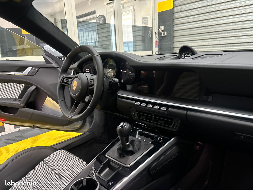 Porsche 911 992 turbo 550 cv Sport Classic 1042/1250 exemplaire toute options voiture neuve pas immatriculée origine France tva récupérables (image 4)