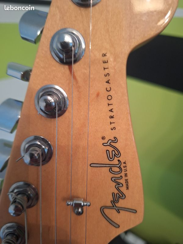 Fender stratocaster american standard (image 1)