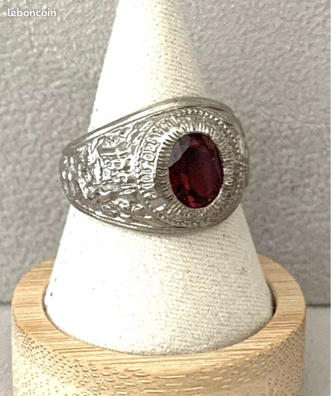 Bague Chevalière En Résine Rouge Sang Avec Pierre De Lune - Taille 56 - Occasion - Parfait état