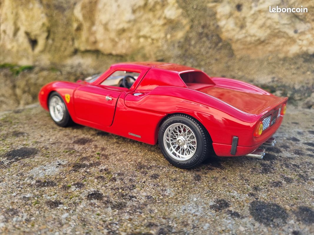 Voitures miniatures Burago 1:18 Ferrari