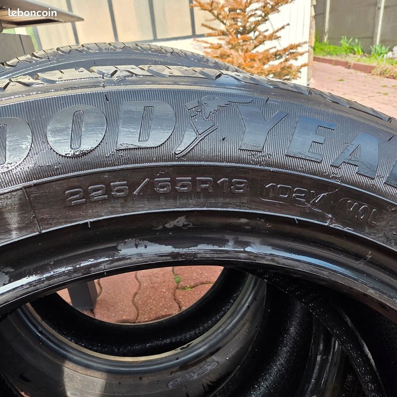 4 Pneus Goodyear 225/55R18 102V (image 2)