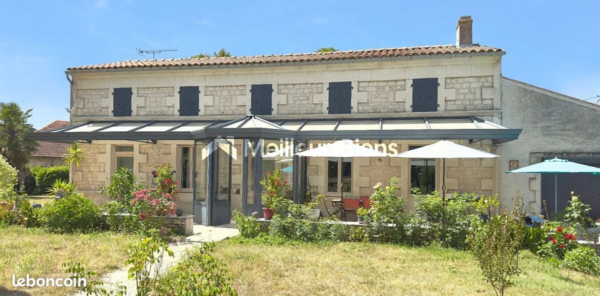 Maison 6 pièces 240 m² · à Saintes · 240 m² · 1 144 000 €