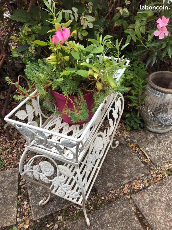 Jolie jardinière / porte pot de fleurs en fer forgé avec support (image 2)