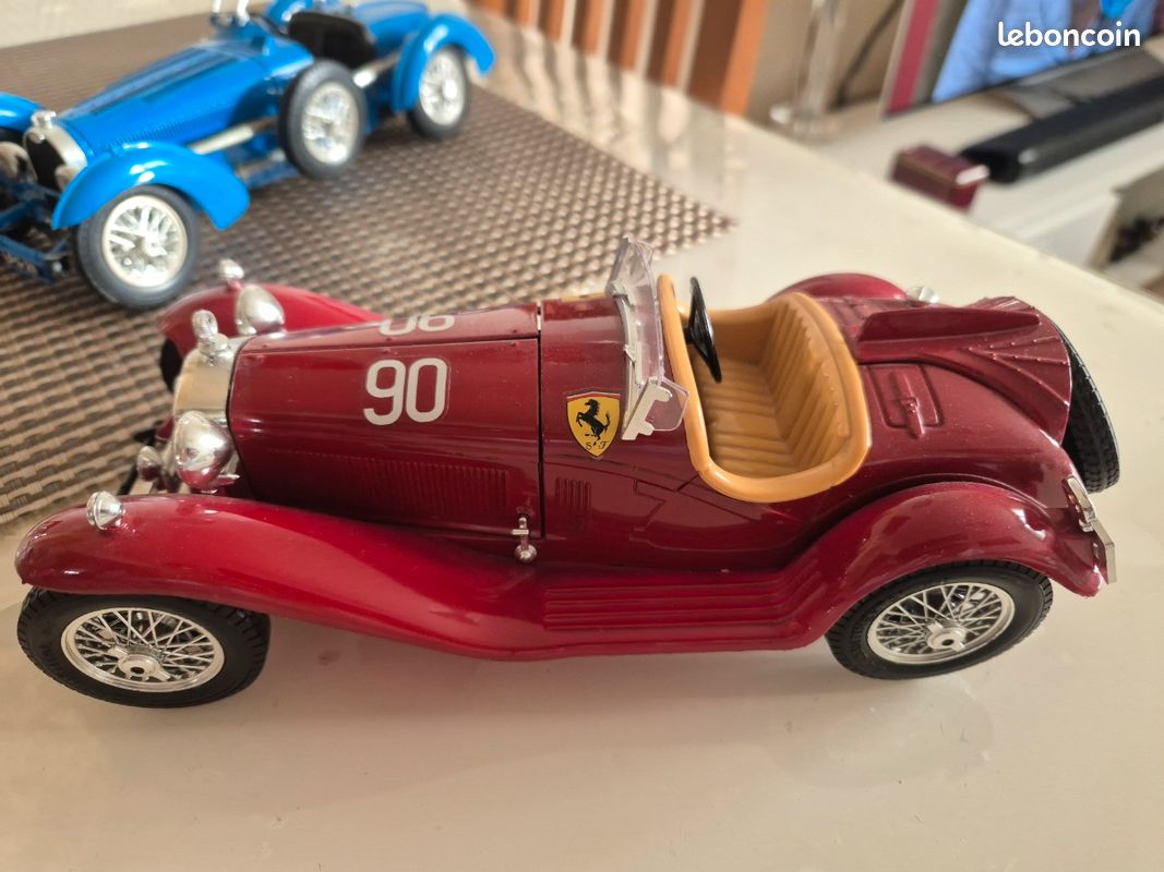 Bburago 1/18 Alfa Romeo 2300 Spider 1932 Voiture de Collection - Collection