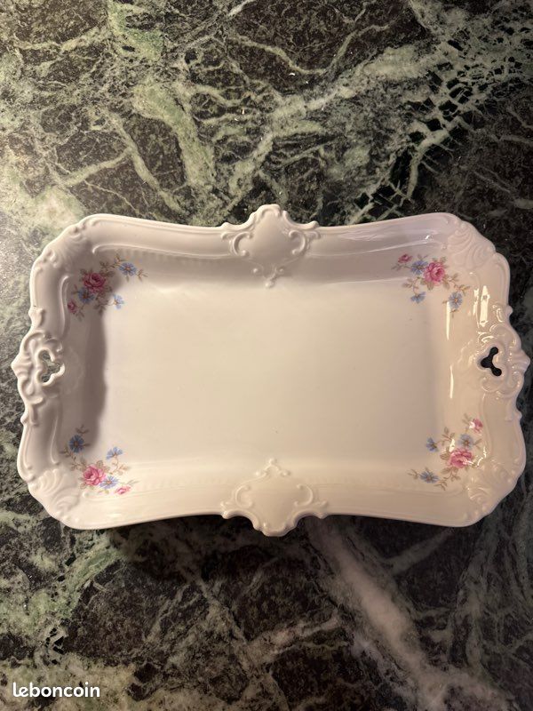 Plat en porcelaine à motif de fleurs (image 1)
