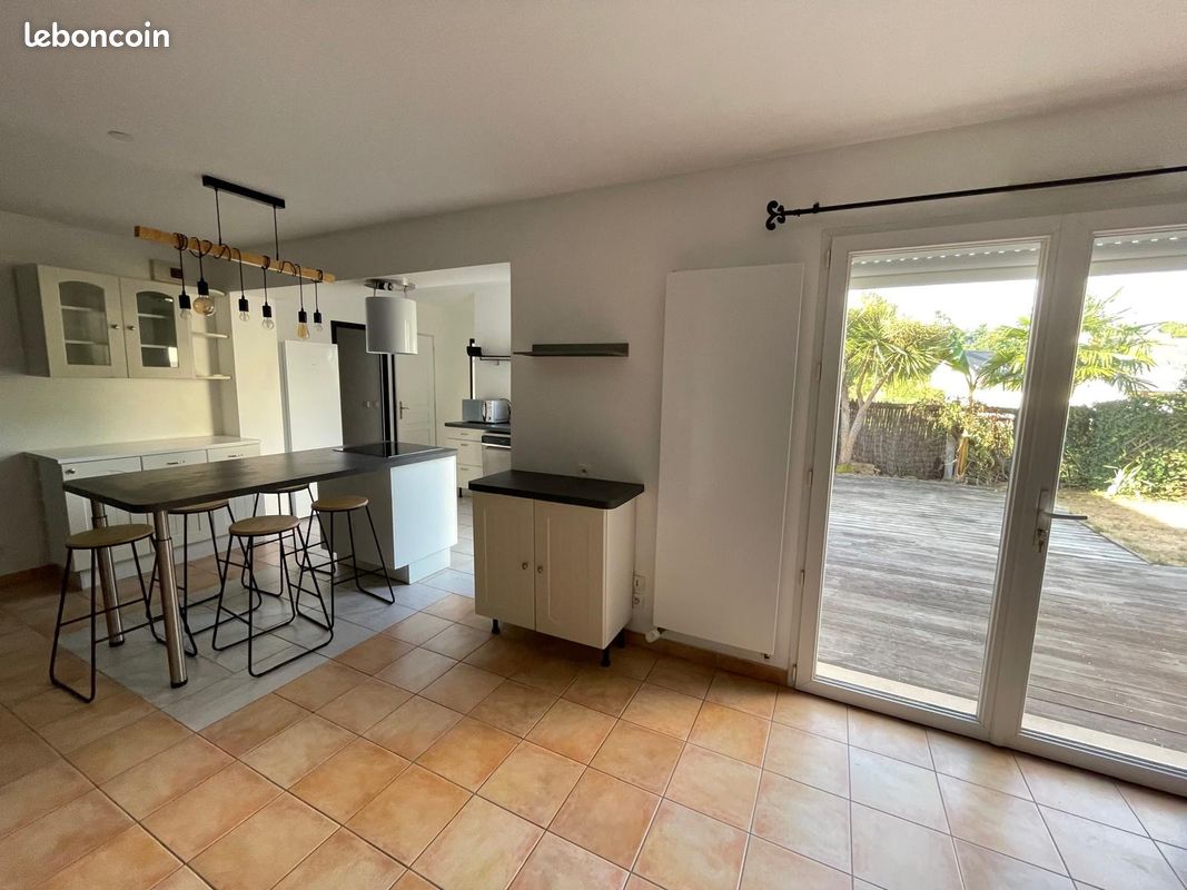 Maison 7 pièces 160 m² · à Theix-Noyalo · 160 m² · 1 500 €/mois